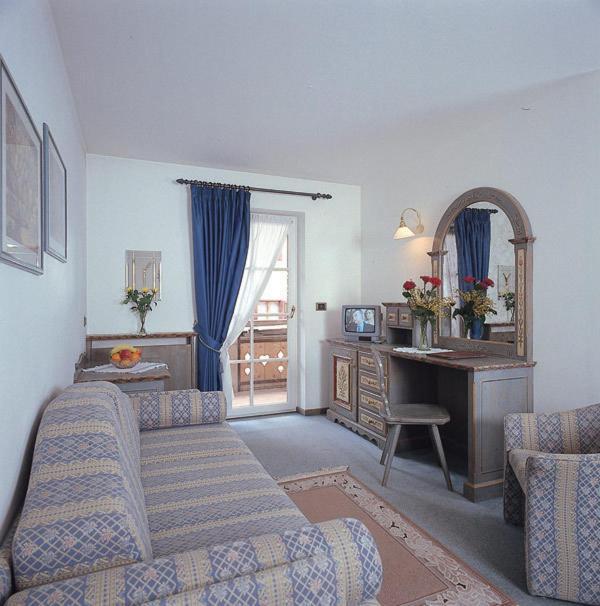Hotel Garni Soreie Pozza di Fassa Bilik gambar