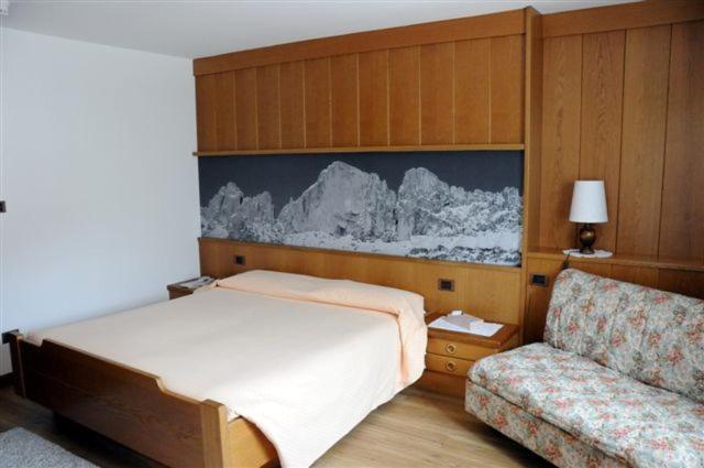 Hotel Garni Soreie Pozza di Fassa Luaran gambar