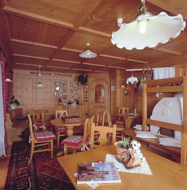 Hotel Garni Soreie Pozza di Fassa Luaran gambar