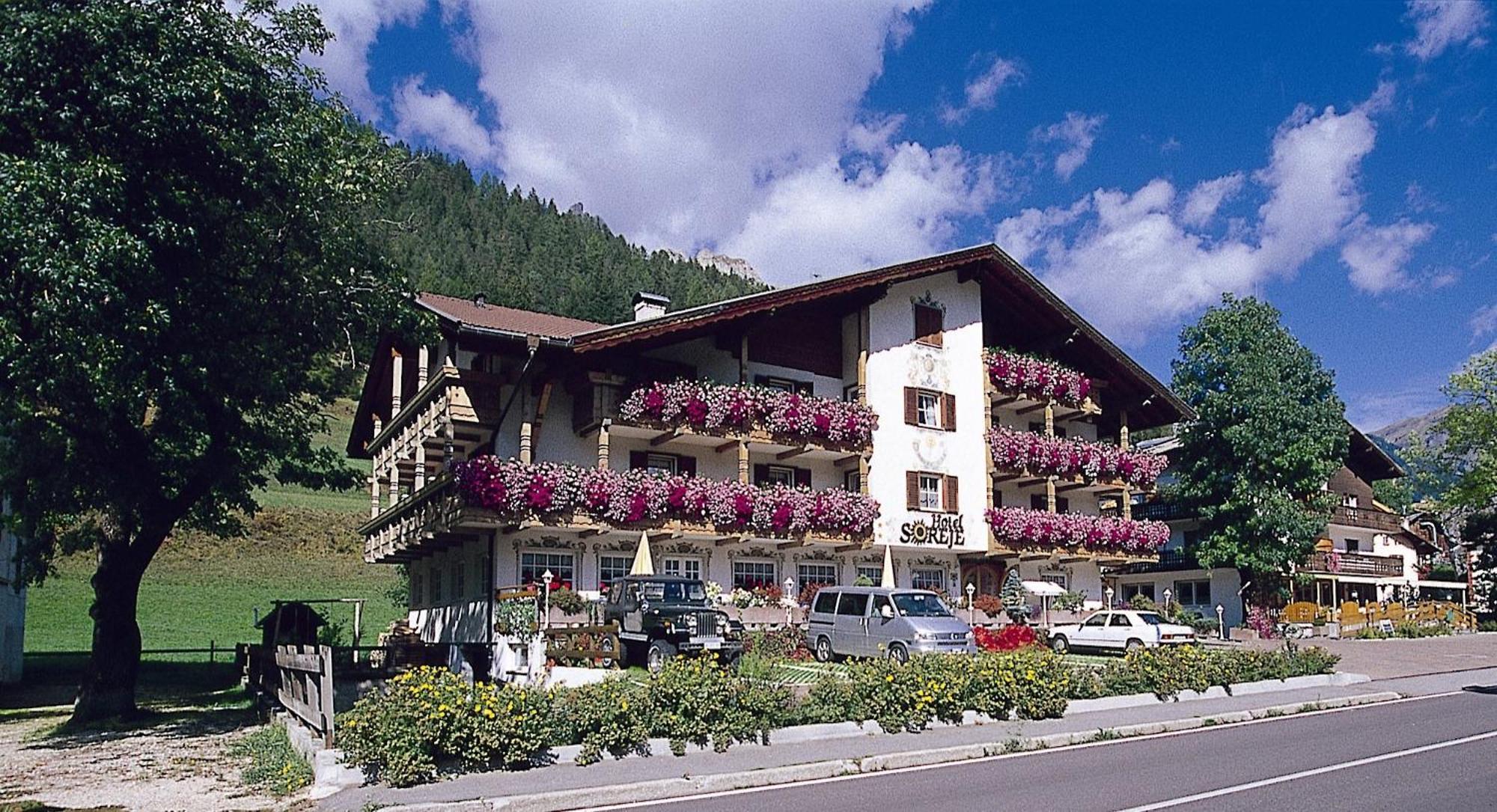 Hotel Garni Soreie Pozza di Fassa Luaran gambar