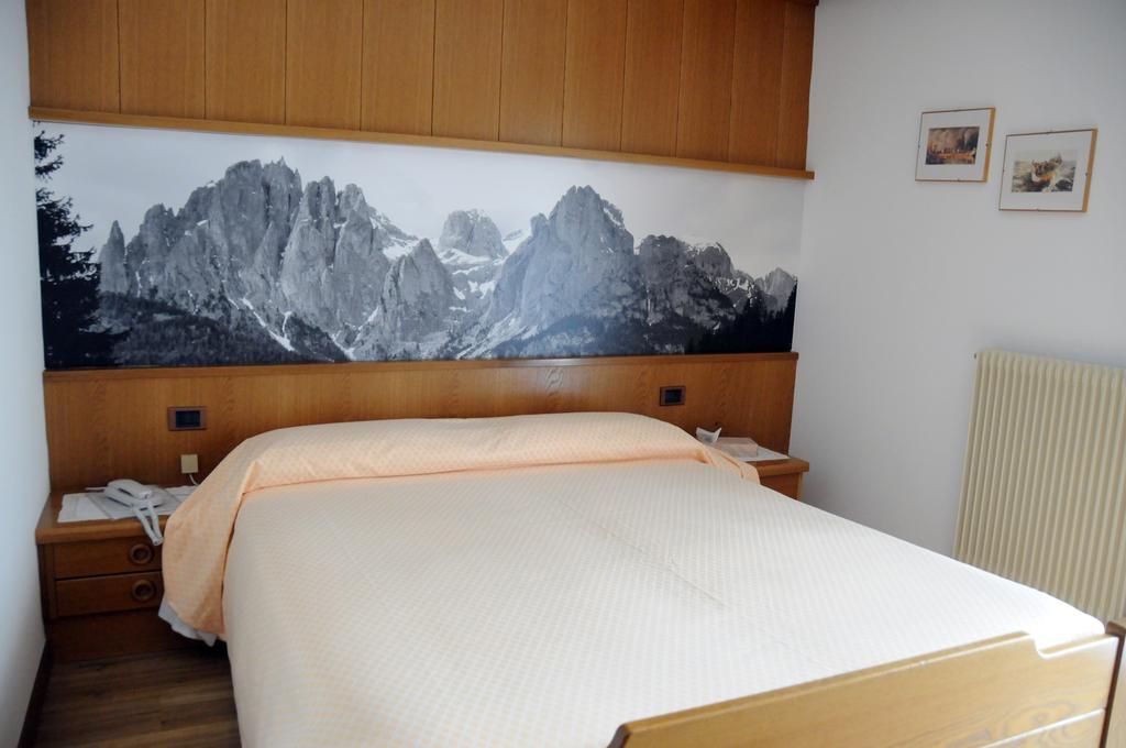 Hotel Garni Soreie Pozza di Fassa Luaran gambar