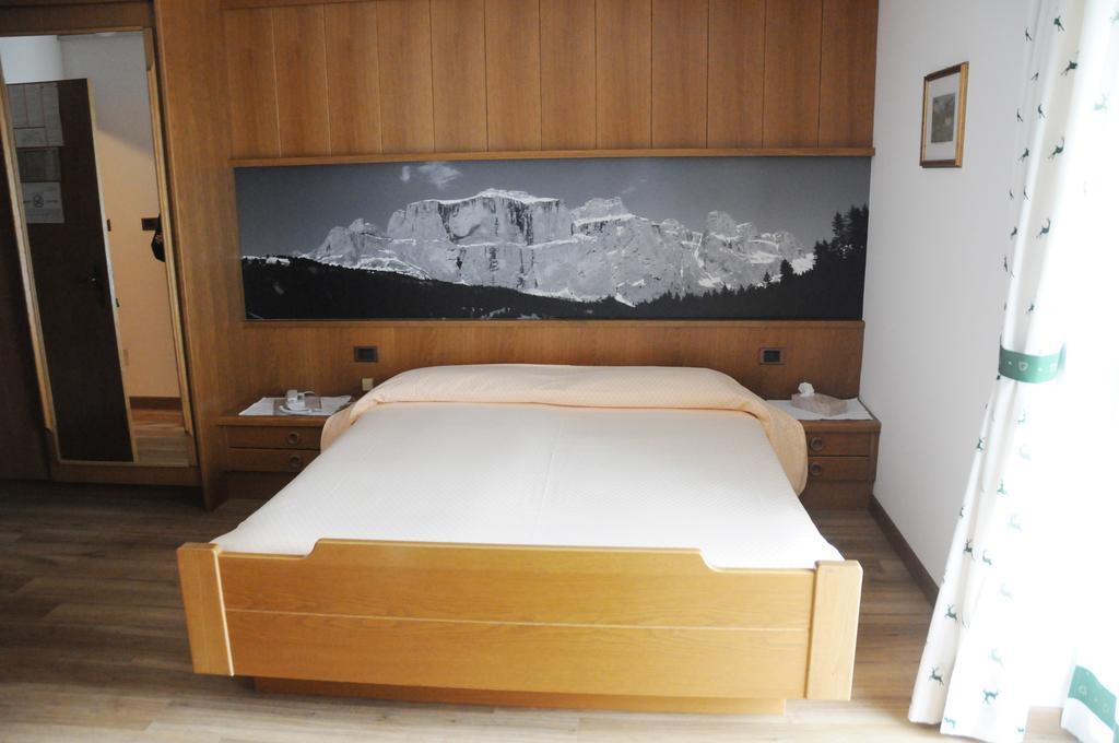 Hotel Garni Soreie Pozza di Fassa Luaran gambar