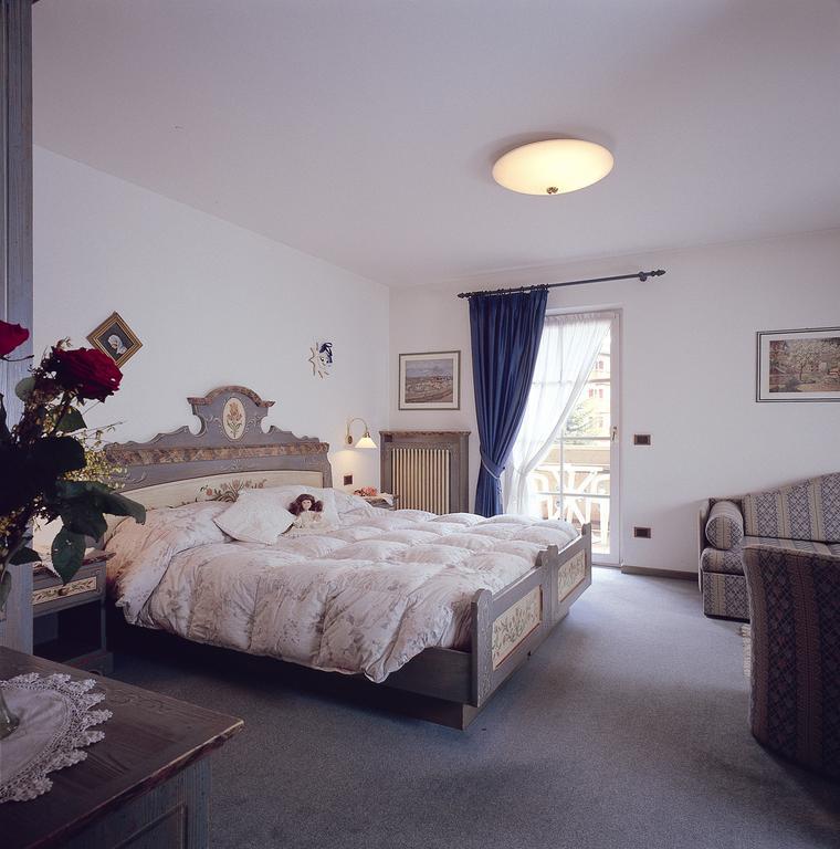 Hotel Garni Soreie Pozza di Fassa Luaran gambar