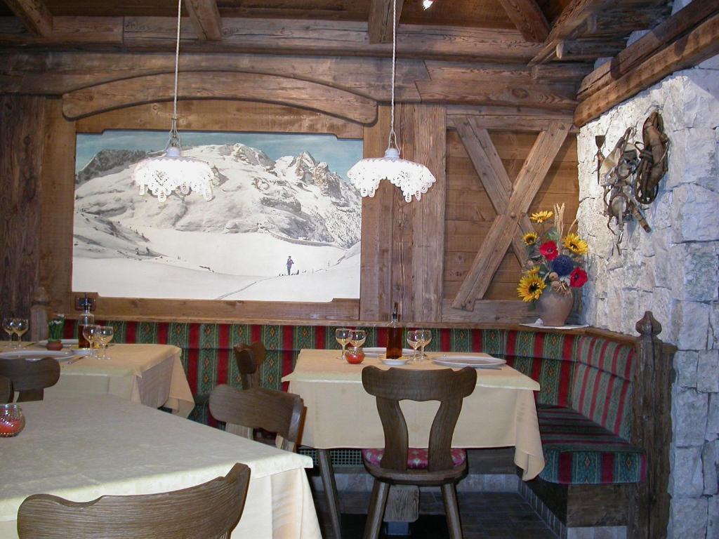 Hotel Garni Soreie Pozza di Fassa Luaran gambar