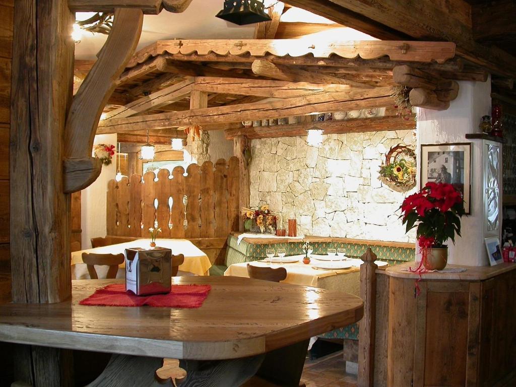 Hotel Garni Soreie Pozza di Fassa Luaran gambar