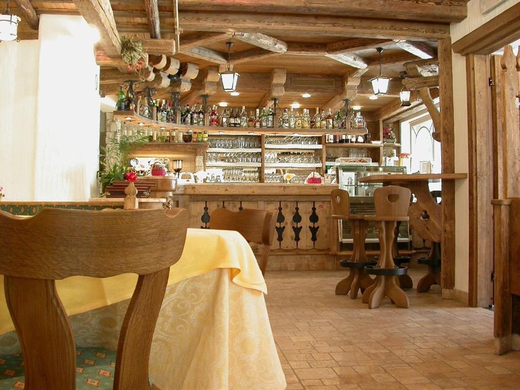 Hotel Garni Soreie Pozza di Fassa Luaran gambar