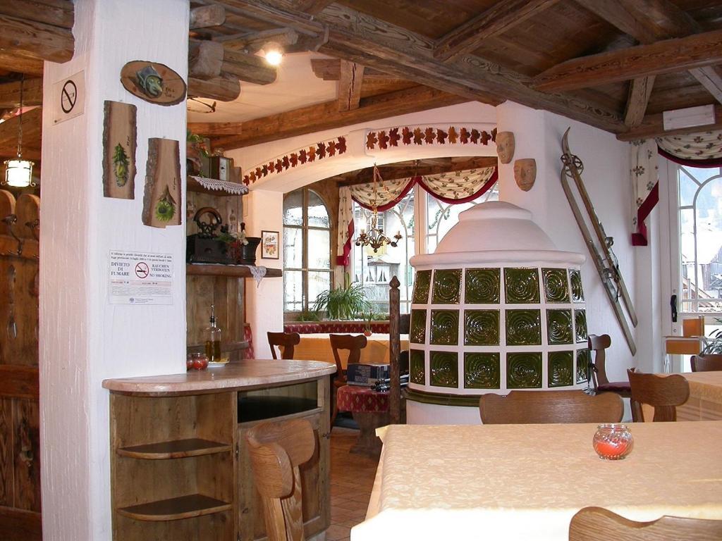 Hotel Garni Soreie Pozza di Fassa Luaran gambar