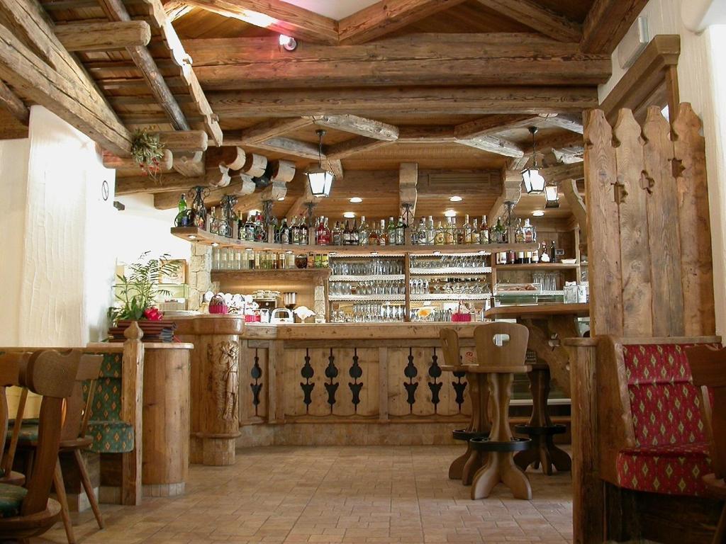 Hotel Garni Soreie Pozza di Fassa Luaran gambar