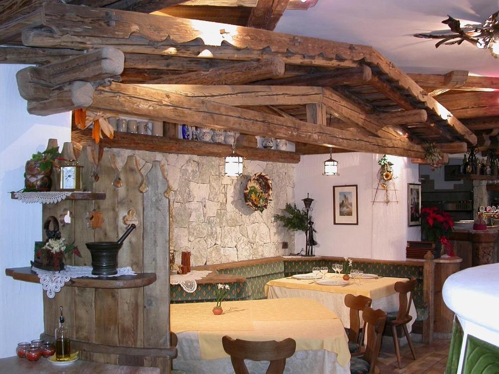 Hotel Garni Soreie Pozza di Fassa Luaran gambar