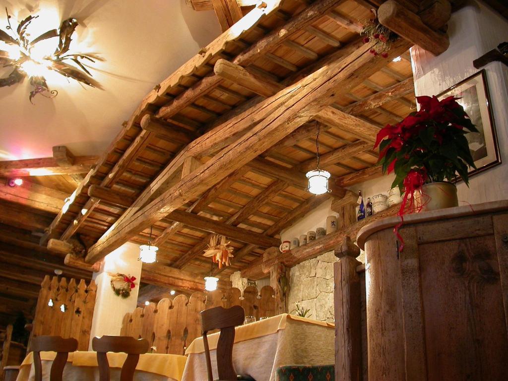 Hotel Garni Soreie Pozza di Fassa Luaran gambar