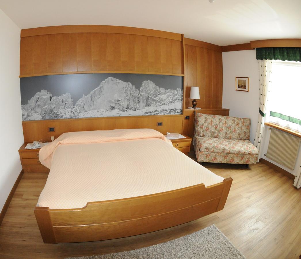 Hotel Garni Soreie Pozza di Fassa Luaran gambar