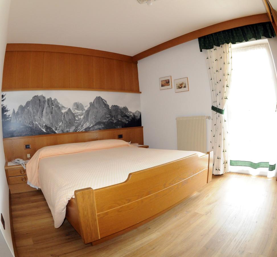 Hotel Garni Soreie Pozza di Fassa Luaran gambar